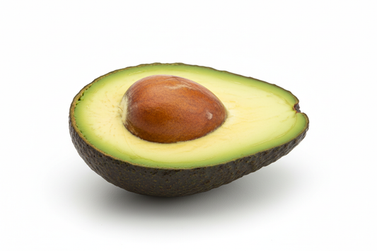 Aguacate sobre fondo blanco pero apollado una patrte